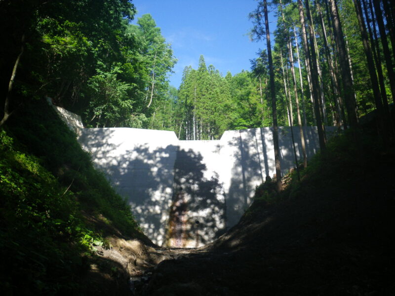 鬼無里峠向　竣工令和2年6月